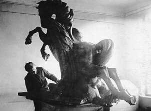 Vincas Grybas lipdo Pegasą (1925) Vincas Grybas lipdo Pegasą (1925)