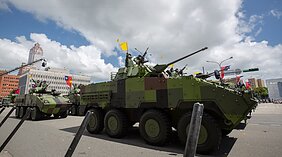 Pėstininkų kovos mašina „Yunpao CM-32“ su 30 mm Pėstininkų kovos mašina „Yunpao CM-32“ su 30 mm