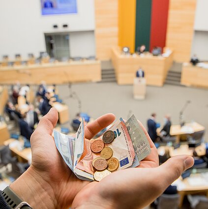 LRT Aktualijų studija. Ar pavyks valdantiesiems išspręsti valstybės tarnybos problemas?