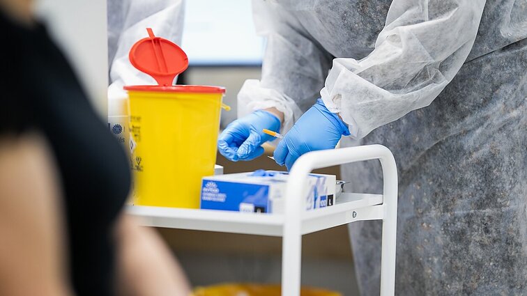 Žinios. Paankstinus revakcinaciją, norinčiųjų skiepytis stiprinamąja doze išaugo maždaug tris kartus