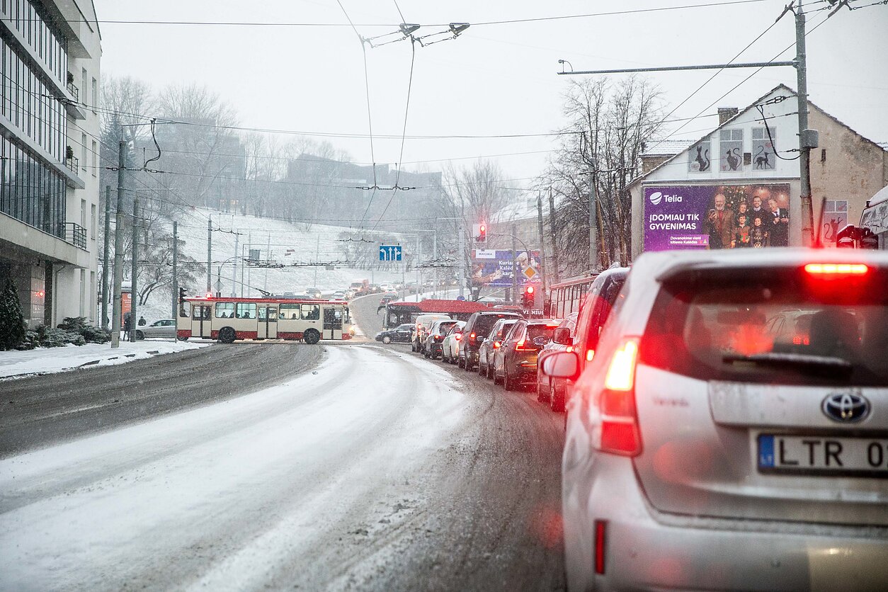 Eismo sąlygos iškritus pirmajam sniegui