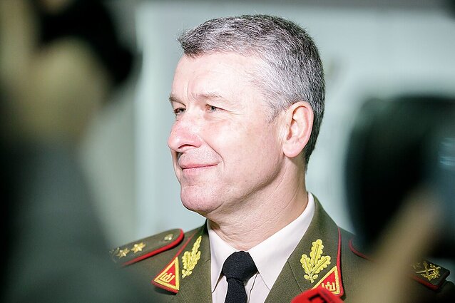 Lietuvos kariuomenės vadas apie norinčius atlikti profesinę karo tarnybą: kandidatų daugiau, negu reikia
