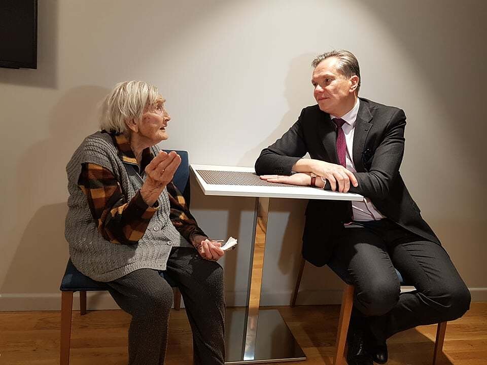 Vanda Valiūtė su LR ambasadoriumi Rusijos Federacijoje Eitvydu Bajarūnu Lietuvos ambasadoje Maskvoje Vanda Valiūtė su LR ambasadoriumi Rusijos Federacijoje Eitvydu Bajarūnu Lietuvos ambasadoje Maskvoje