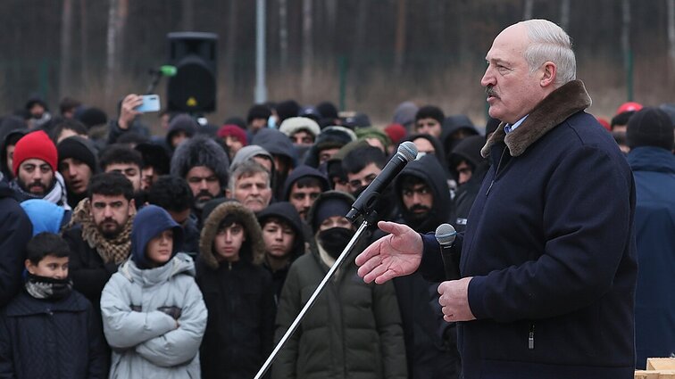 Baltarusijos pasienyje įstrigusiems migrantams Lukašenka pažadėjo: nevers grįžti namo ir netrukdys norintiems į Vakarus