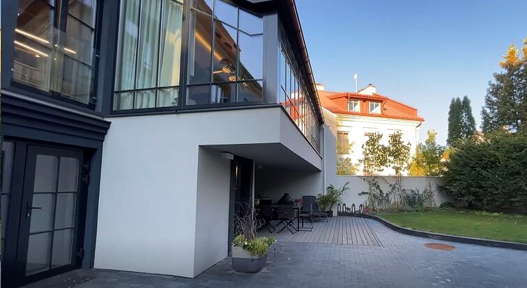 Namai buvusiame garaže: funkcionalus išplanavimas čia – kaip stuburas žmogui