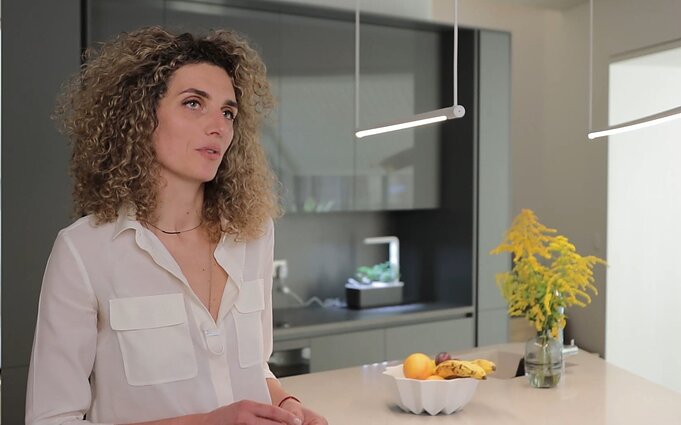 Veranda. Prabangi erdvė unikalioje vietoje, namai buvusiame garaže ir stilingi būdai užmaskuoti pramoninės erdvės likučius bute