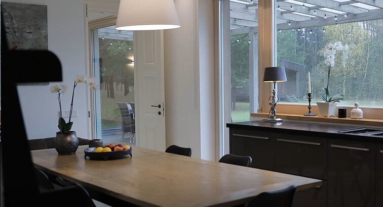 Gamtos ir komforto dermė: prabangi erdvė unikaliame plote tiems, kurie turi laiko pasimėgavimui: tarp