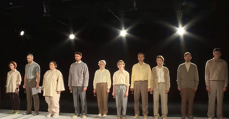 Performansą pagal vaistų instrukcijas sukūręs Bumšteinas: vienas iš spektaklio iš tikslų – grąžinti mediciną į rituališkumą