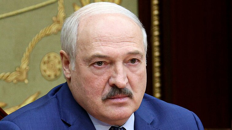 Svarbi valanda. Milta apie Lukašenkos grasinimą Europai užsukti dujas: be Kremliaus leidimo tai yra neįmanoma