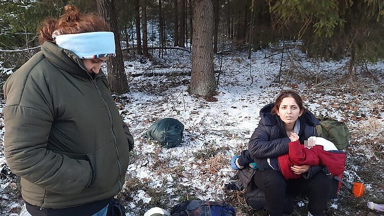 Žinios. Pradėtas tyrimas dėl į Baltarusiją išsiųstų migrantų vaikų: pasieniečių siūlymas grįžti atgal laikomas saviveikla