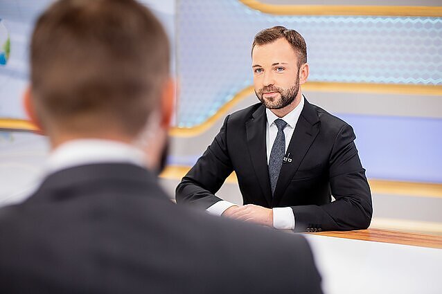 Dienos tema. Raskevičius: priežastis siūlyti repatriaciją – kad kai sėdėsime prie Kūčių stalo, Lietuvos pasienyje nemirtų žmonės (su vertimu į gestų k.)