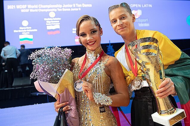 Sportas. Orai. Pasaulio jaunių 10 šokių čempionate Elzė Gintvilė Valiūnaitė ir Kipras Kūra pelnė sidabrą