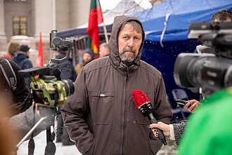Prie Seimo – Lietuvos šeimų sąjūdžio mitingas. Raimondas Grinevičius