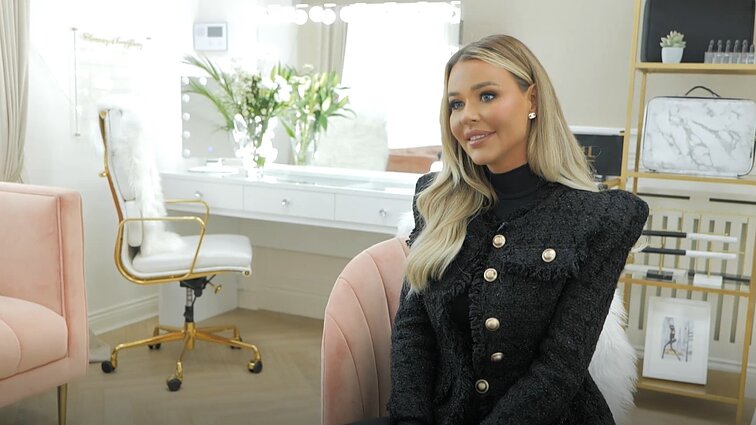 Stulbinamo grožio kaunietė Dubline tapo socialinių tinklų žvaigžde ir dabar iš to gyvena.