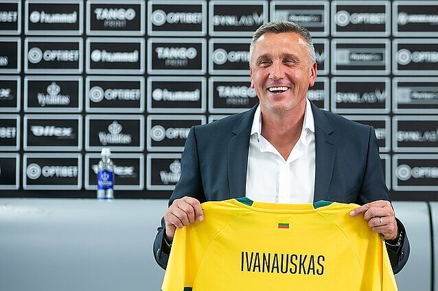 Sportas. Orai. Valdas Ivanauskas ir toliau treniruos Lietuvos vyrų futbolo rinktinę (su vertimu į gestų k.)