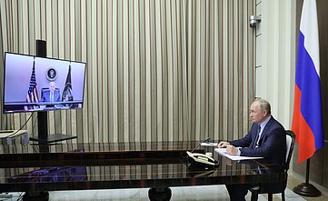 Joe Bideno ir Vladimiro Putino pokalbis