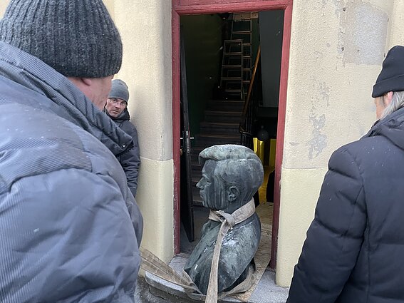 Kaune perkeltas Petro Cvirkos biustas