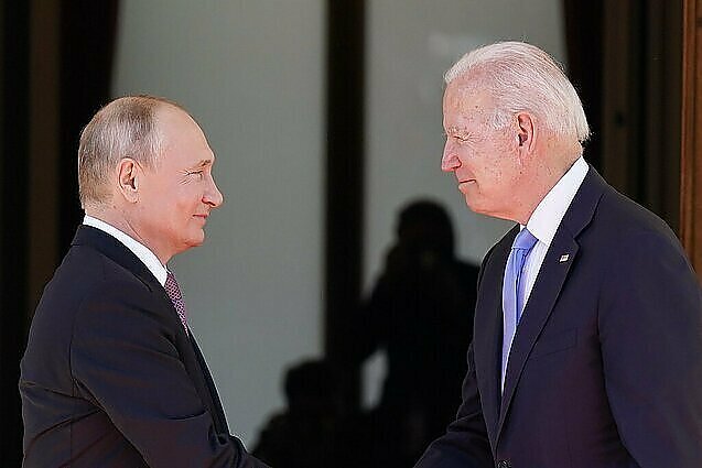 Bideno ir Putino susitikimas: Vakarų žiniasklaida negaili kritikos JAV lyderiui, tuo tarpu Kremlius vieningai pučia Rusijos vaidmenį