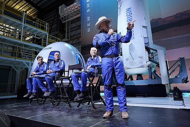 Žinios. „Blue Origin“ dėl prastų oro sąlygų atidėjo šiandien planuotą skrydį į kosmosą