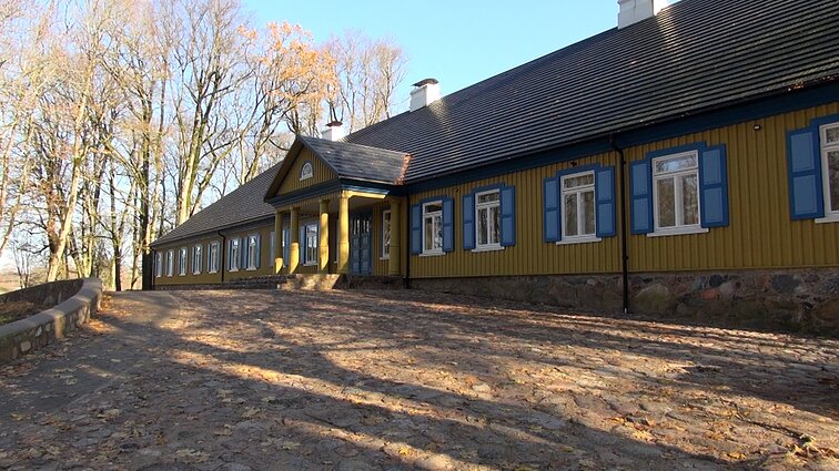 Atspindžiai. Paveldo kolekcija. Restauruotas Šateikių dvaro Ponų namas ir poilsio namai „Žilvinas“ Palangoje