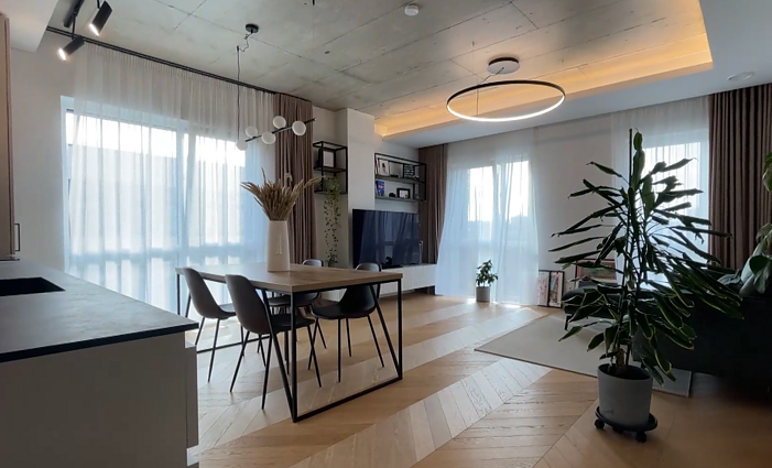 Medis ir žalia spalva. Interjero dizaineris Norbertas Pagalys