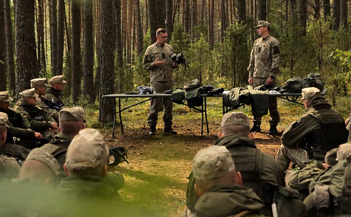 Visą gyvenimą praleidus užsienyje – šaukimas į Lietuvos kariuomenę: renkamasi prievolę atlikti kuo greičiau