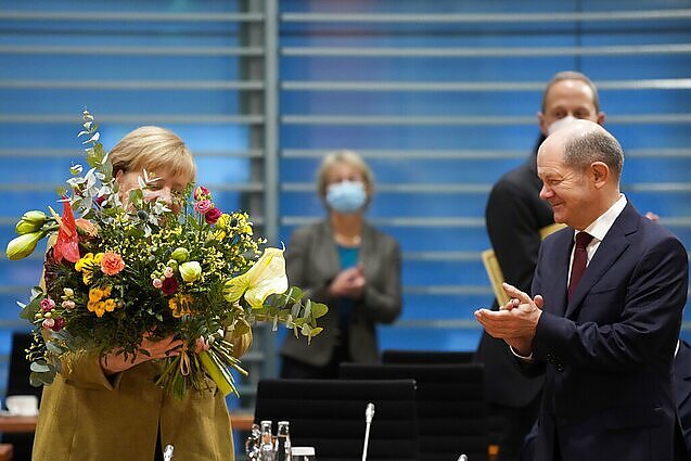 Paskui naująją Vokietijos vyriausybę – Merkel šleifas: ar kanclerės vadovavimo metai taps „aukso amžiumi“?