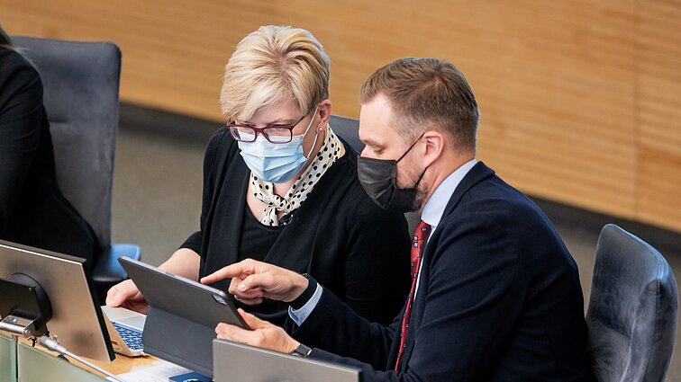 Žinios. Politologas Jurkonis apie galimą ministrų pasitraukimą: vargu, ar tai išspręstų problemą