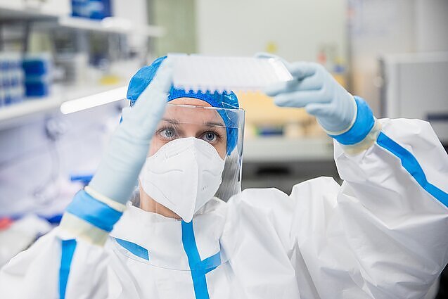 Žinios. Klaipėdoje tiriami du COVID-19 susirgusių jūrininkų mėginiai: įtariama omicron atmaina