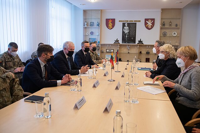 Arvydas Anušauskas ir Vokietijos gynybos ministrė Christine Lambrecht