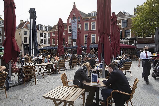 Žinios. Nyderlandai nuo šiandien tapo pirmąja šalimi įsivedusia griežtą karantiną dėl omikron koronaviruso atmainos