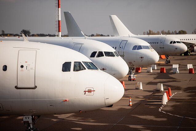 Žinios. Dėl darbuotojų streiko ketinama apriboti dviejų Varšuvos oro uostų darbo laiką, galimi skrydžių atšaukimai