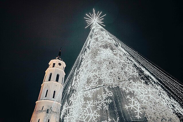 Žinios. PSO dėl omikron atmainos ragina žmones pakeisti numatytus šventinius planus
