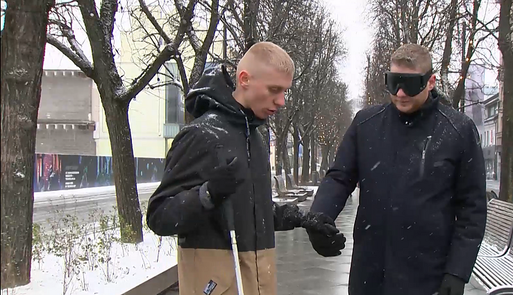 Gidai neregiai kviečia Kauną pažinti užrištomis akimis ir su neregio lazdele