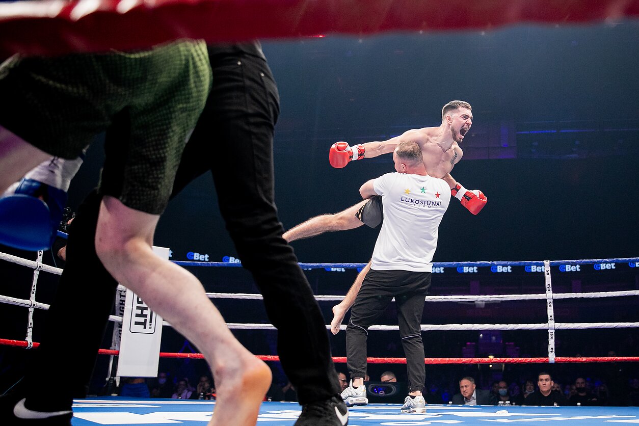 Į Vilnių atkeliavo KOK kovų turnyras, kuriame žiūrovai galės išvysti stipriausius Lietuvos KOK ir MMA kovotojus bei kovas dėl čempiono diržo ir laikinojo čempiono titulo. Dieną prieš turnyrą įvyko oficiali kovotojų svėrimo ceremonija ir paskutinės jų akistatos akis į akį. 