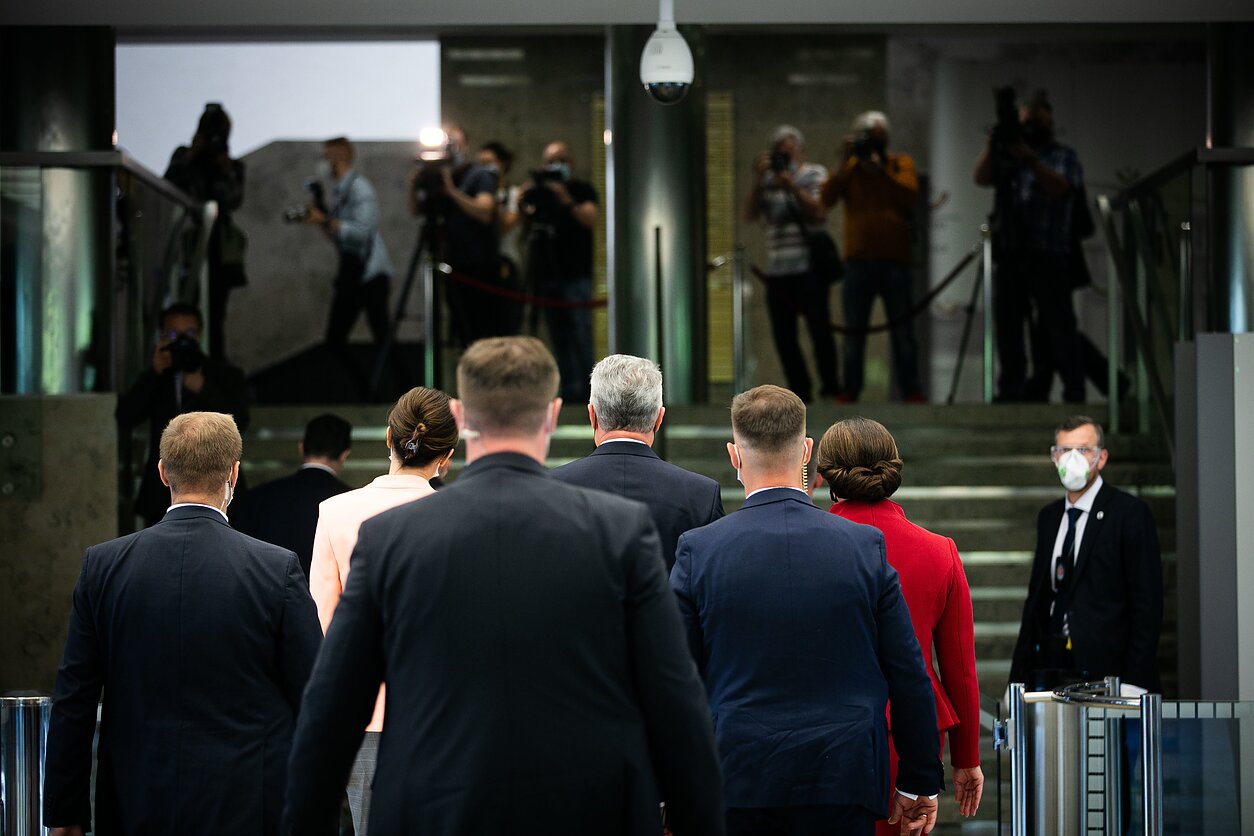 Lietuvos prezidentas Gitanas Nausėda birželio 8-ąja atvyko į Seimą skaityti antrojo savo metinio pranešimo. Į Seimą jis atvyko su žmona Diana, o juos pasitiko Seimo pirmininkė Viktorija Čmilytė-Nielsen. Metiniame pranešime G. Nausėda akcentavo visuomenės susipriešinimą, kalbėjo apie sritis, kuriose valstybei reikėtų pasitempti.