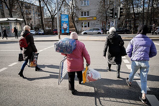 Kas pirmesnis, tas sotesnis: daugėjant skurstančiųjų, kai kur nebeužtenka nemokamų pietų