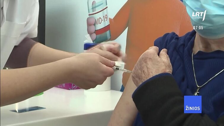 Žinios. Izraelis senjorams ir medikams siūlys pasiskiepyti ketvirtąja doze nuo koronaviruso