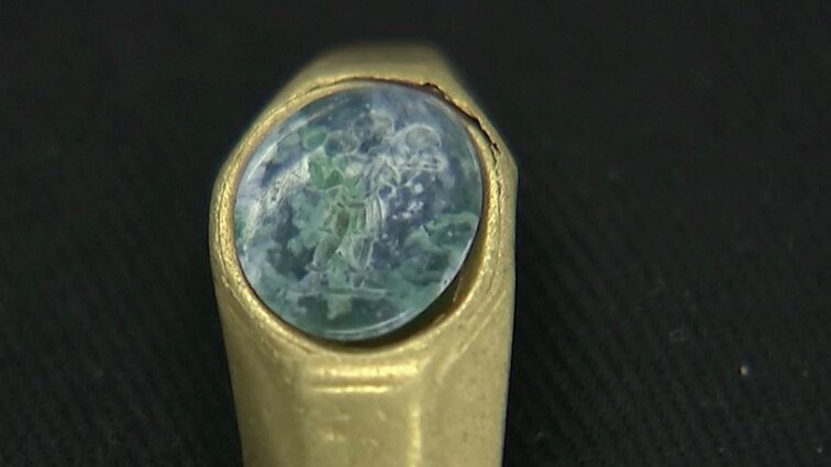 Žinios. Izraelio archeologai skelbia aptikę žiedą su ankstyvosios krikščionybės Jėzaus atvaizdu