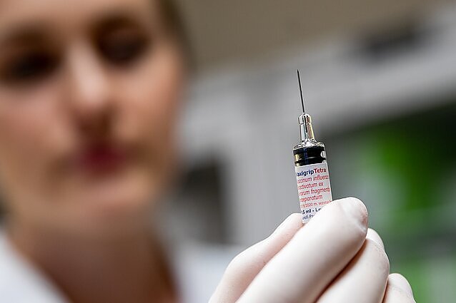 Žinios. Vyriausybė siūlo, kad skiepijimasis nuo pavojingų užkrečiamųjų ligų būtų privalomas medikams ir globos įstaigų darbuotojams