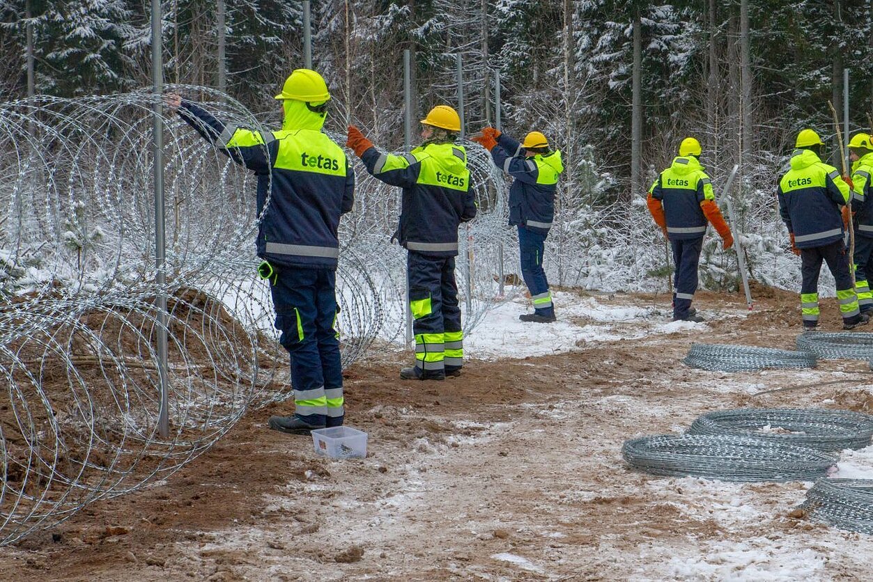 Pasienyje su Baltarusija pradėti fizinio barjero antrojo etapo įrengimo darbai Pasienyje su Baltarusija pradėti fizinio barjero antrojo etapo įrengimo darbai