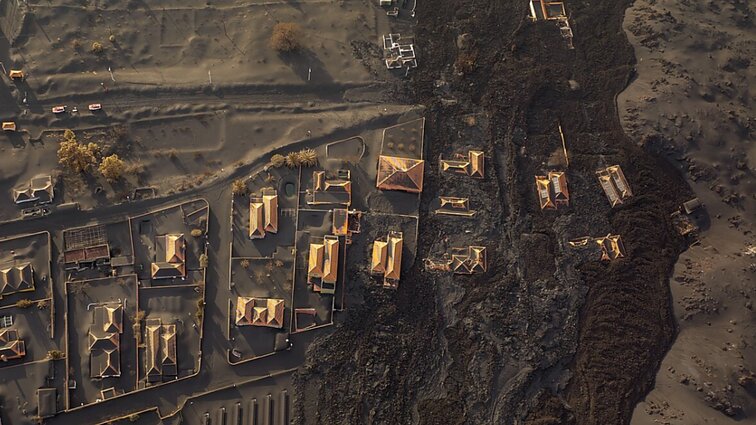 Žinios. Pasibaigus ugnikalnio išsiveržimui, La Palmoje prasidėjo namų ir kelių atkūrimo darbai