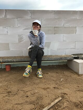 Evelina Aleliūnienė su vyru statosi namą Evelina Aleliūnienė su vyru statosi namą