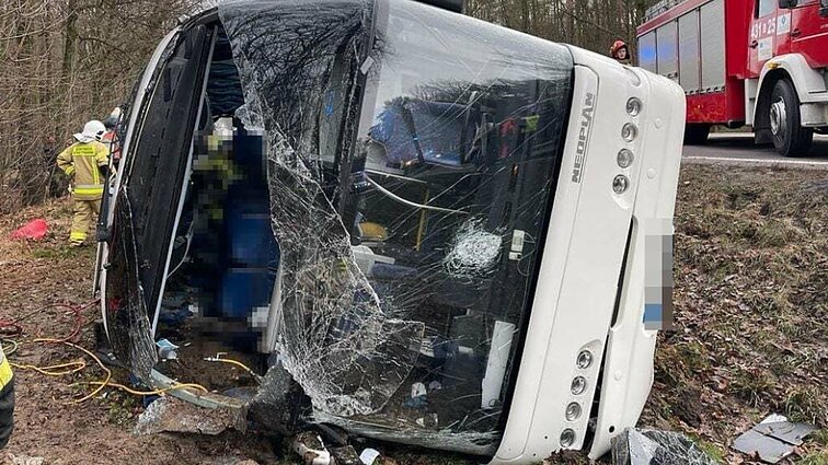 Žinios. Lenkijoje avariją patyrė autobusas su turistais iš Lietuvos: 13 asmenų sužeista, iš jų – 5 vaikai