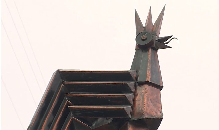 Į Šiaulius grąžintas pagrindinis miesto laikrodis: laiką čia ir vėl skelbs metalinis gaidys