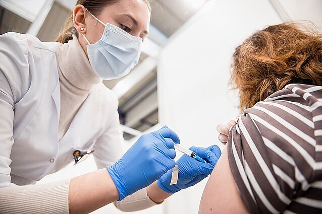 Teisininkas apie galimą žalos atlyginimą vakcinacijos atveju: labai sudėtinga įrodyti aiškų skiepo neigiamą poveikį sveikatai