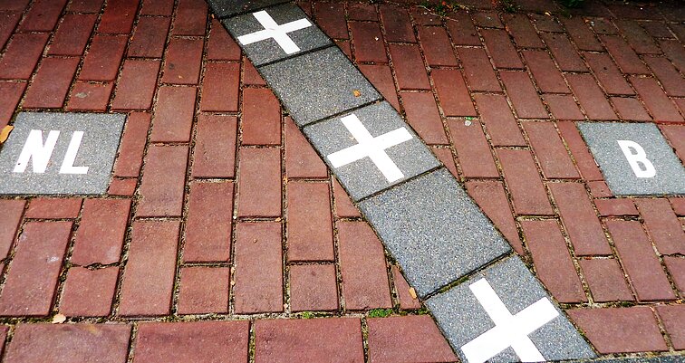 Neįprasta išskirtinio miesto kasdienybė: vienoje pusėje galioja Nyderlandų, kitoje – Belgijos COVID-19 ribojimai
