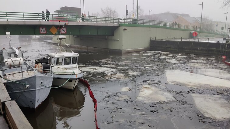 Žinios. Tyrimų rezultatai: Danės upę užteršė dyzelino ir panaudotos alyvos mišinys, kaltininkas dar nenustatytas