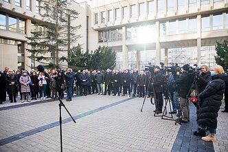 Vilniuje apdovanoti buvę parlamento apsaugos pareigūnai