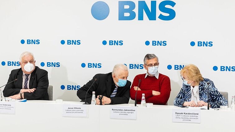 Dalis žemdirbių toliau kritikuoja Kęstutį Navicką – teigia, kad ministras naikina šalies žemės ūkį